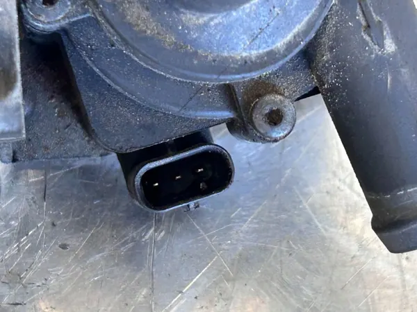 Bomba de agua BMW X5 M E70 OEM 9130387 - Usada image 4