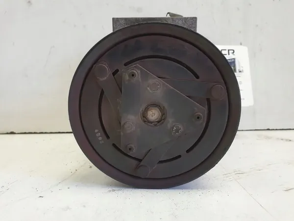 Compresseur de climatisation Dacia Duster 1.5 DCi Z0014345C image 4