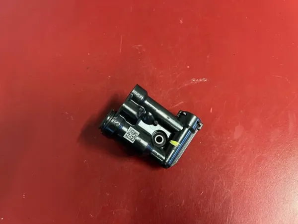 BMW X3 G01 Ölkühlerleitung OEM 8678822 - Gebraucht image 2