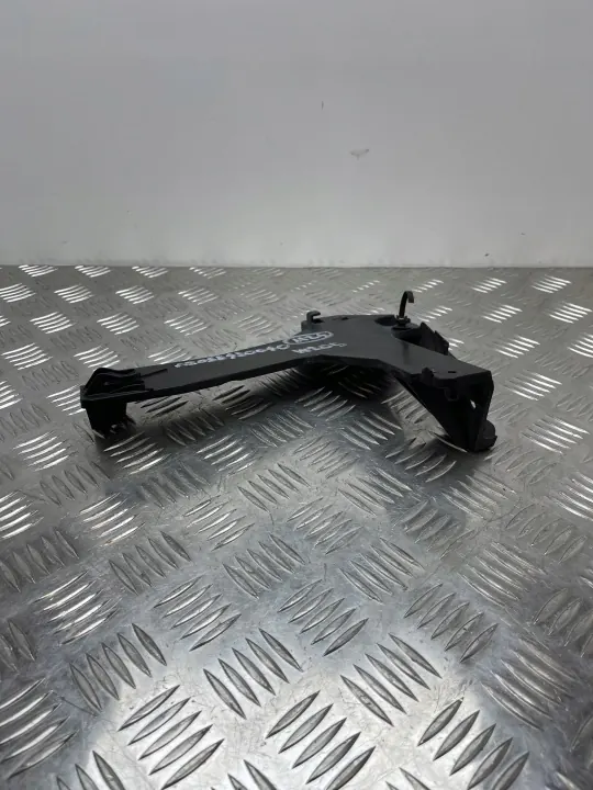 Kiinnitystuki Mercedes C205 W205 OEM 2055450040 image 3