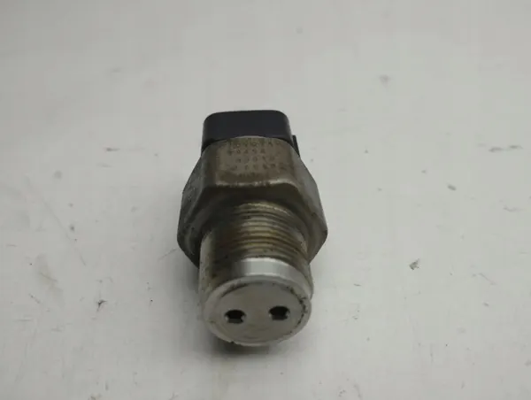 Lexus Brandstofdruksensor OEM 8945860010 image 3