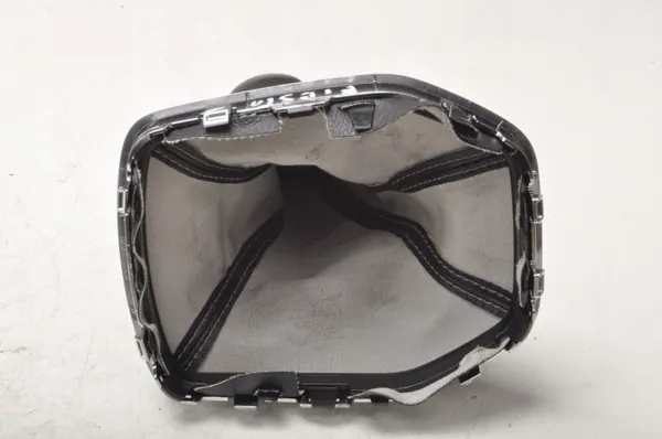 Pomo de cambio Ford Fiesta MK8 OEM 298651 - Usado image 9