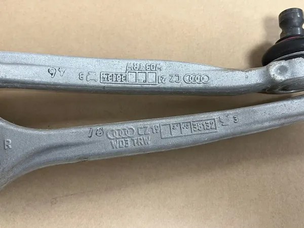 AUDI A4 A5 8W Bracci di Controllo Anteriore Destro 8W0407510E image 2