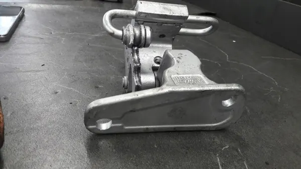 Volkswagen OE Dörrgångjärn Höger Framsidan 7E0831412D image 2