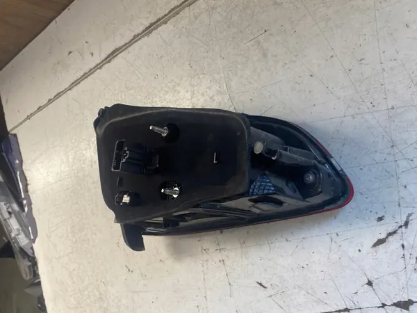 Lámpara trasera derecha VW Golf VII Lift image 10