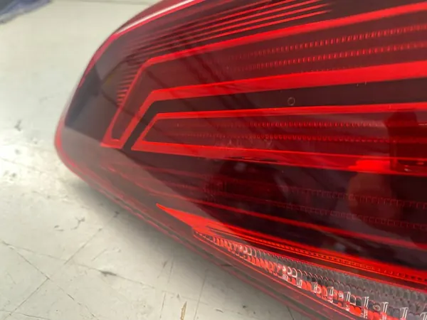 Lámpara trasera derecha VW Golf VII Lift image 3