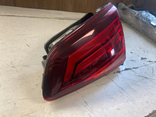 Lámpara trasera derecha VW Golf VII Lift image 4