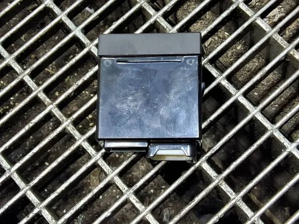 Tomada USB Hyundai i40 OEM 961203Z5004 - Usado image 3