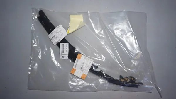 BMW 6 G32 GT Vasen Ajovalon Tiiviste OEM 63117461891 image 2