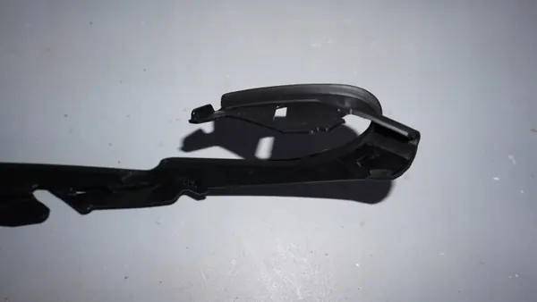 BMW 6 G32 GT Vasen Ajovalon Tiiviste OEM 63117461891 image 4