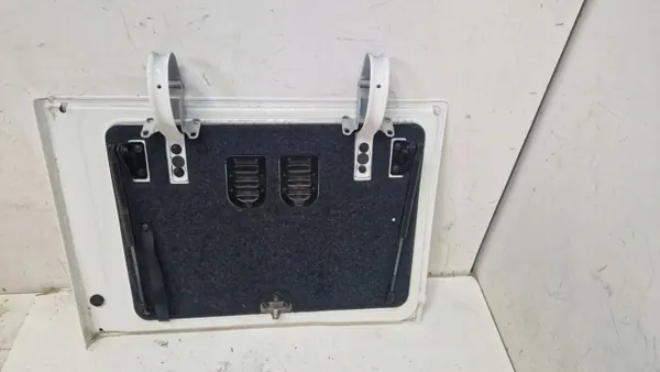Puerta Compartimento Izquierda Volvo FH4 OEM 282303059 image 3