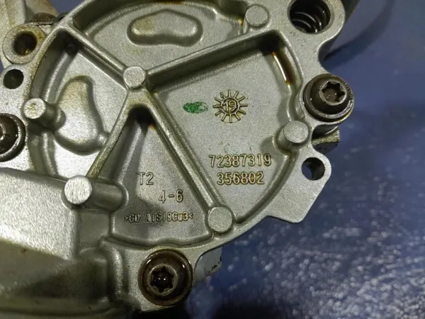 Pompe à huile BMW OEM 8631810 pour Série 2 M235i image 6