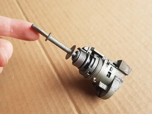 Dörrlås Cylinder - Främre Vänster / VW Touran I 2003-2015 / 1T0837167A image 6