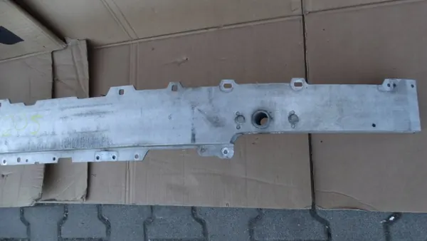 Mercedes-Benz C W205 2018 Viga del parachoques delantero OEM image 4