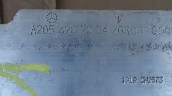 Mercedes-Benz C W205 2018 Viga del parachoques delantero OEM image 5