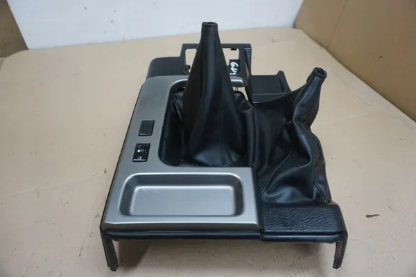Nissan PATROL GU4 Middenconsole Afdekking OEM image 8