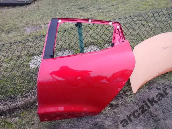 Vänster Bakdörr Renault Clio IV 12- OEM 821012089R image 2