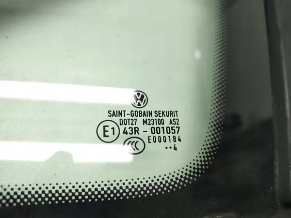 Fram vänster sidofönster VW Caddy 2K 2014 OEM 2K5845411 image 2