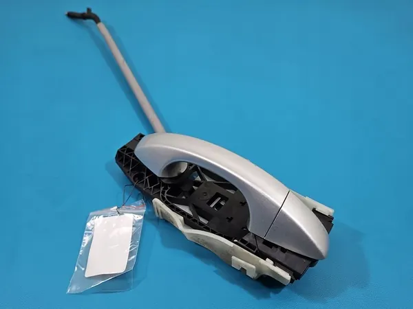 Mão de porta externa dianteira direita Skoda Octavia III 5L0837885C image 1