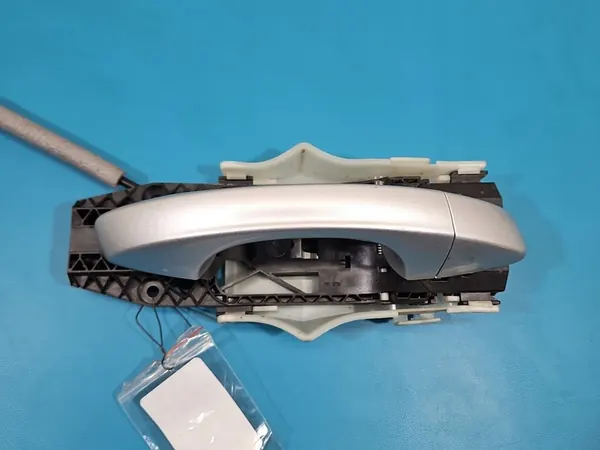 Mão de porta externa dianteira direita Skoda Octavia III 5L0837885C image 2