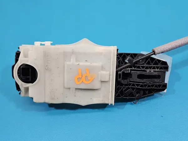 Mão de porta externa dianteira direita Skoda Octavia III 5L0837885C image 4