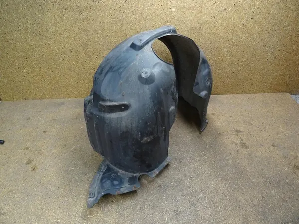 AUDI A3 8V Front Right Wheel Arch 8V0821172 image 2