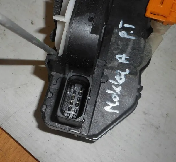 Opel Mokka A 12 Hintere rechte Türschloss 5 Pin 13579546 image 3