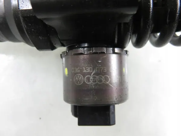 Pompe lave-glace OEM 03G130073G pour VW Golf Plus image 6