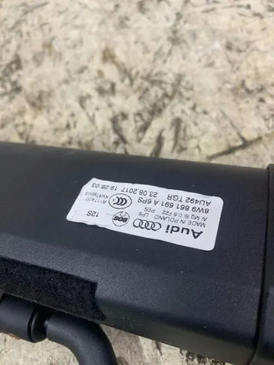 Store de coffre Audi A4 Avant OEM 8W9861691 image 3