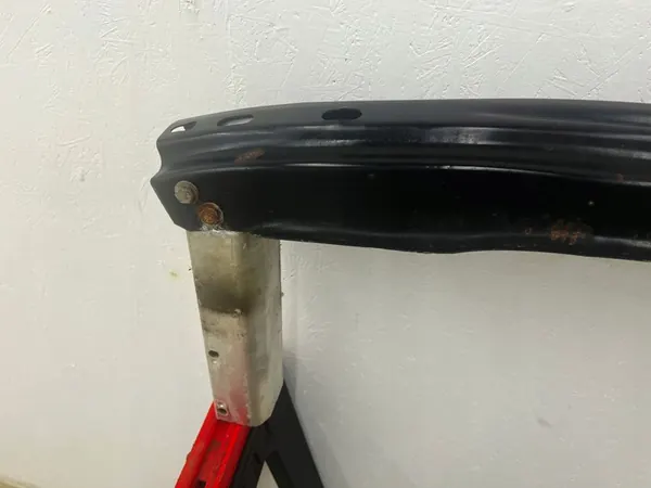 AUDI A4 B8 LIFT TAKAPUSKURIN TU SUPPORTTI 8T0807313 8K0807331E image 2