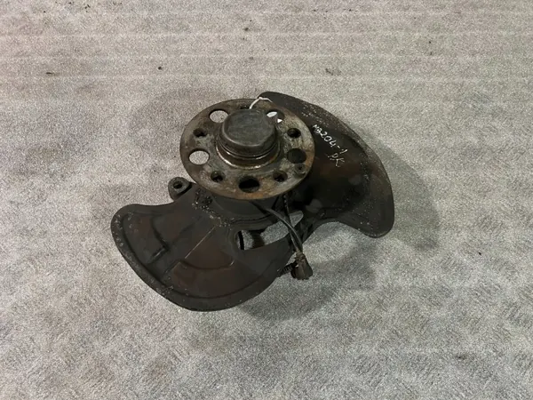 Mercedes-Benz C W204 Framhjulsnav OEM A20401 image 2