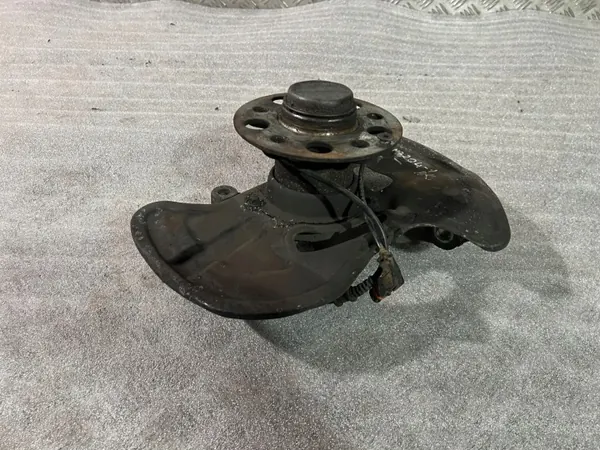 Mercedes-Benz C W204 Framhjulsnav OEM A20401 image 3