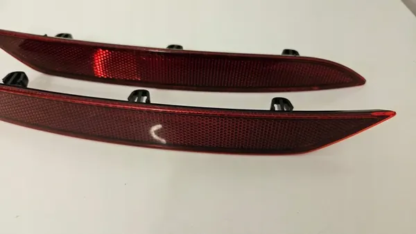 VW GOLF 7 LIFT 2016-2019 Oikea Puskureiden Heijastin 5G0945106C image 3