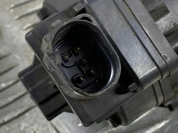 Jeep EGR-venttiili OEM 49002023F - Käytetty Kunnossa image 3
