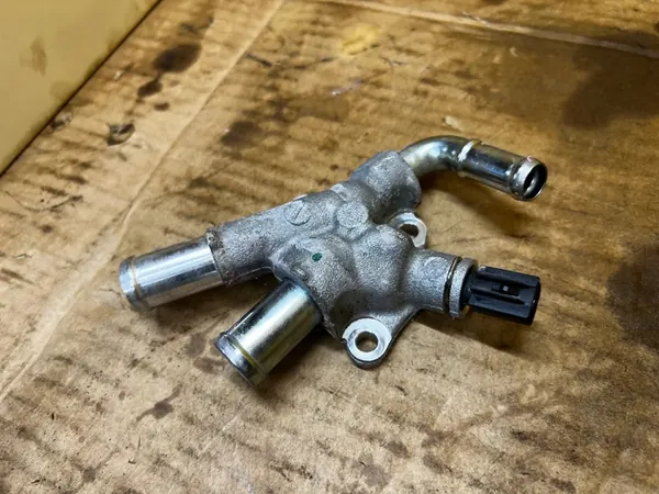 Vesilähtö Lämpöanturi Toyota RAV4 V 2.5 Hybrid image 2