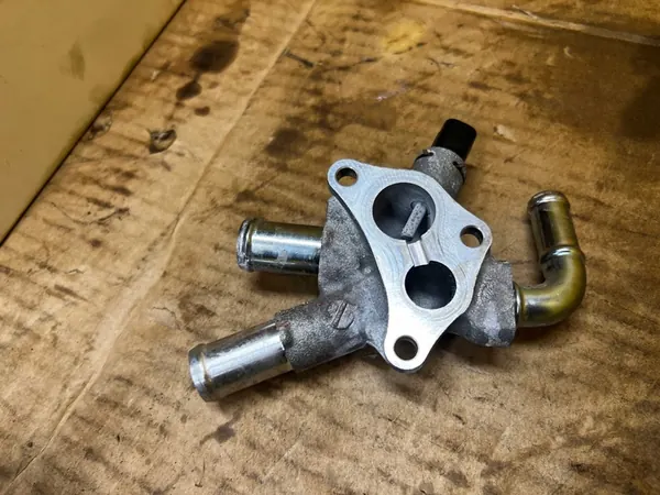 Vesilähtö Lämpöanturi Toyota RAV4 V 2.5 Hybrid image 3