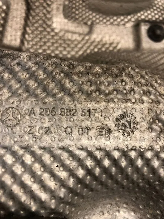 Mercedes W205 Lämpösuoja OEM A2056825171 - Käytetty image 3