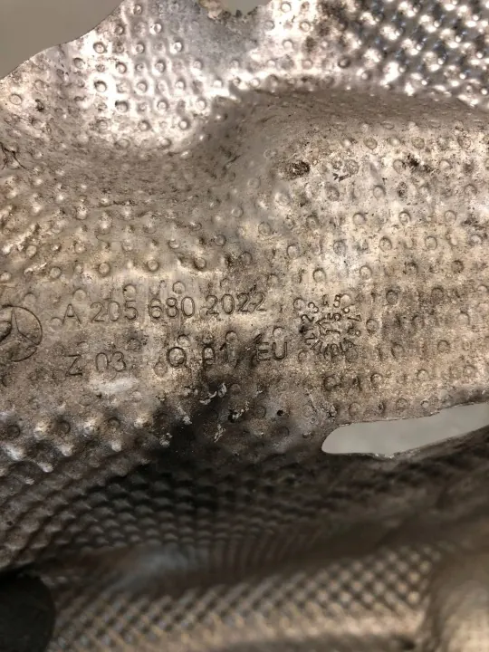 Mercedes W205 Lämpösuoja OEM A2056825171 - Käytetty image 4