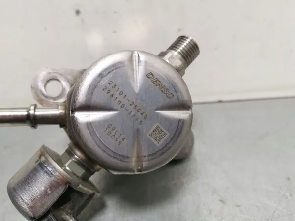 Toyota RAV4 XA50 bränslepump OEM 2961003115 image 3