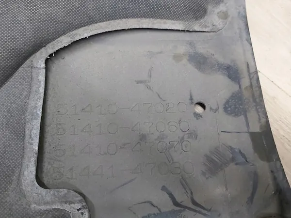 Toyota Prius IV 1.8 Motoröverdrag 51410-47020 image 6