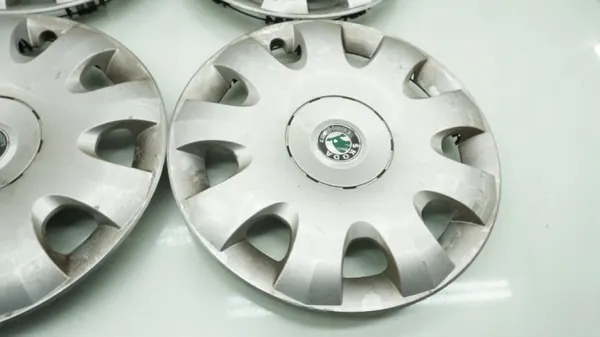 Set de tapacubos Skoda Octavia II OEM 1Z0601147A image 4