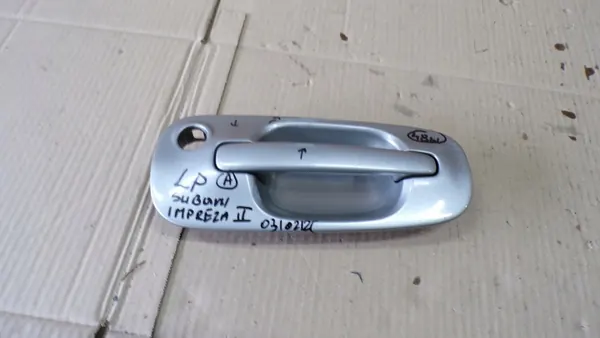 SUBARU IMPREZA 2 II Fram Vänster Dörrhandtag OEM image 2