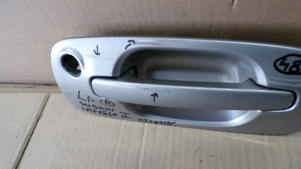 SUBARU IMPREZA 2 II Fram Vänster Dörrhandtag OEM image 3