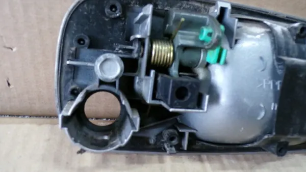 SUBARU IMPREZA 2 II Fram Vänster Dörrhandtag OEM image 6