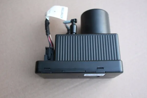 Mercedes central låspump OEM 2038000048 - Begagnad image 2