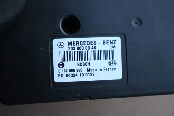 Mercedes central låspump OEM 2038000048 - Begagnad image 4