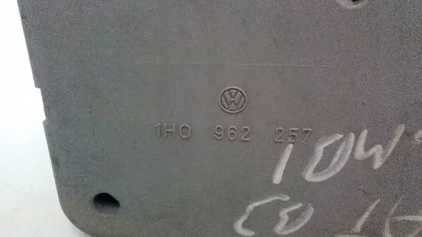 Pompe de verrouillage central OEM 1H0962257 VW Passat B3 image 5