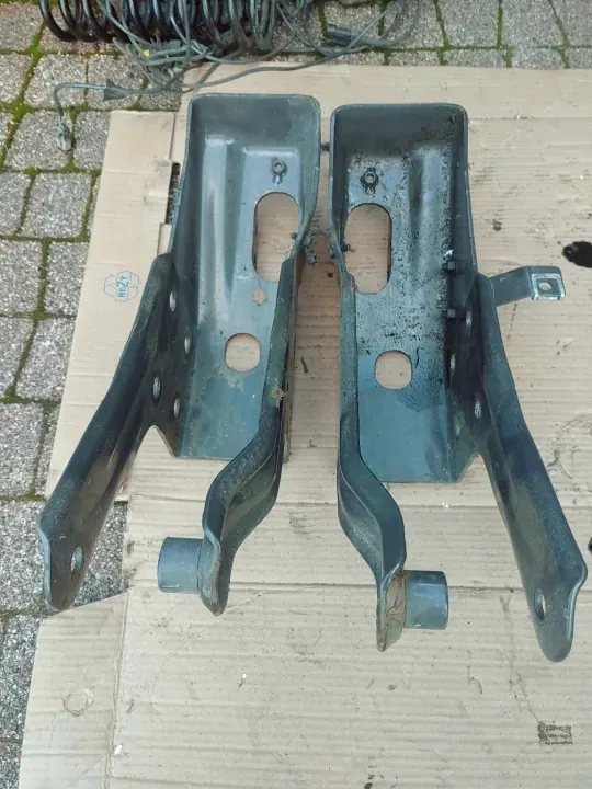 Renault Range T ohjaamon jousituskiinnike OEM 21171968 image 2
