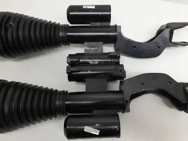 MERCEDES GLC 4.3 AMG Stötdämpare A2533207900 A2533208000 image 2