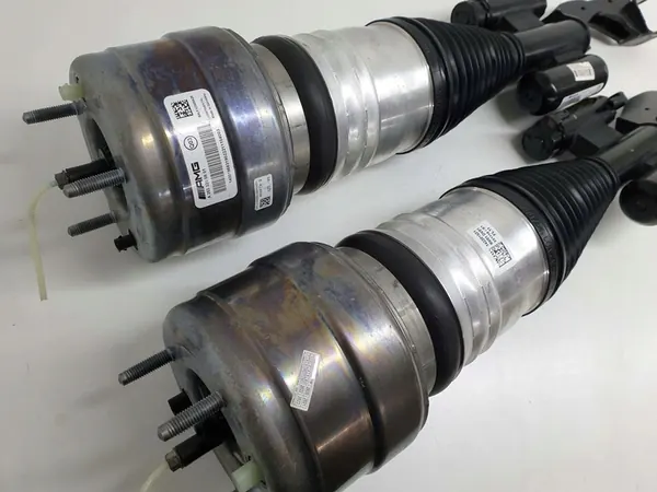 MERCEDES GLC 4.3 AMG Stötdämpare A2533207900 A2533208000 image 4